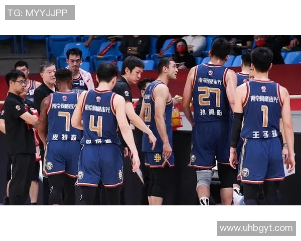 西热力江的篮球梦想与成长之路探秘,展现新疆球员的奋斗精神与未来希望 西热力江的篮球梦想与成长之路探秘,展现新疆球员的奋斗精神与未来希望